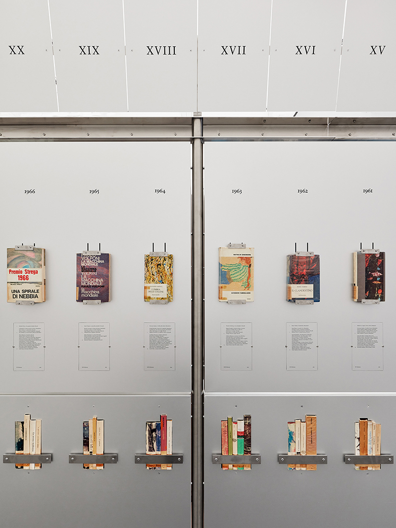 movable exhibition displays animate supervoid’s aluminum library pavilion - 7