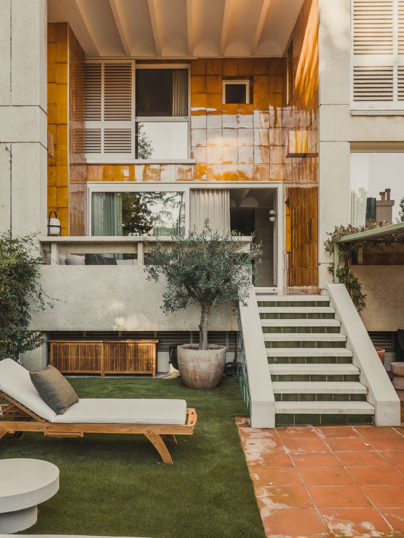 red microcement pairs with onyx marble to reframe brutalist barcelona duplex - 8