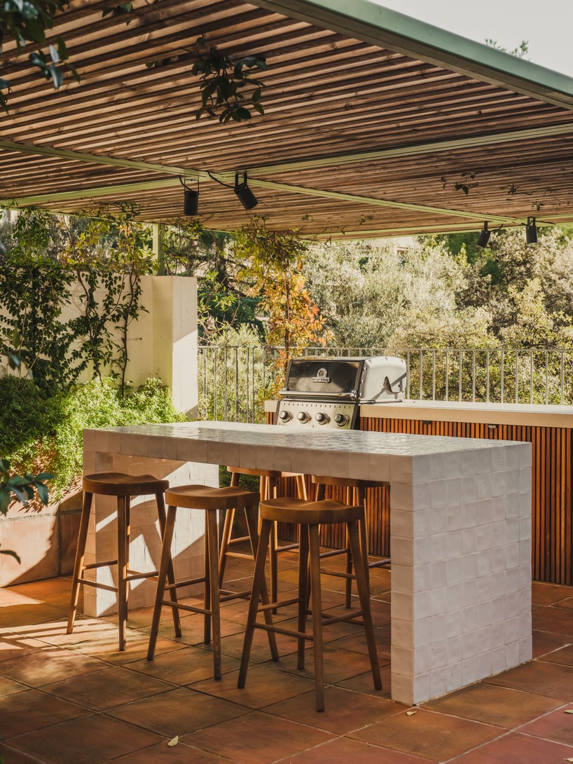 red microcement pairs with onyx marble to reframe brutalist barcelona duplex - 9