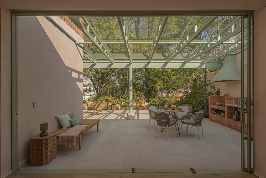 amasa estudio carves patios and millwork into a mid-century home in mexico city - 7