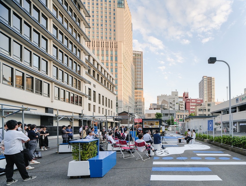 scaffolding pipes turn into street furniture activating a future development site in osaka - 9