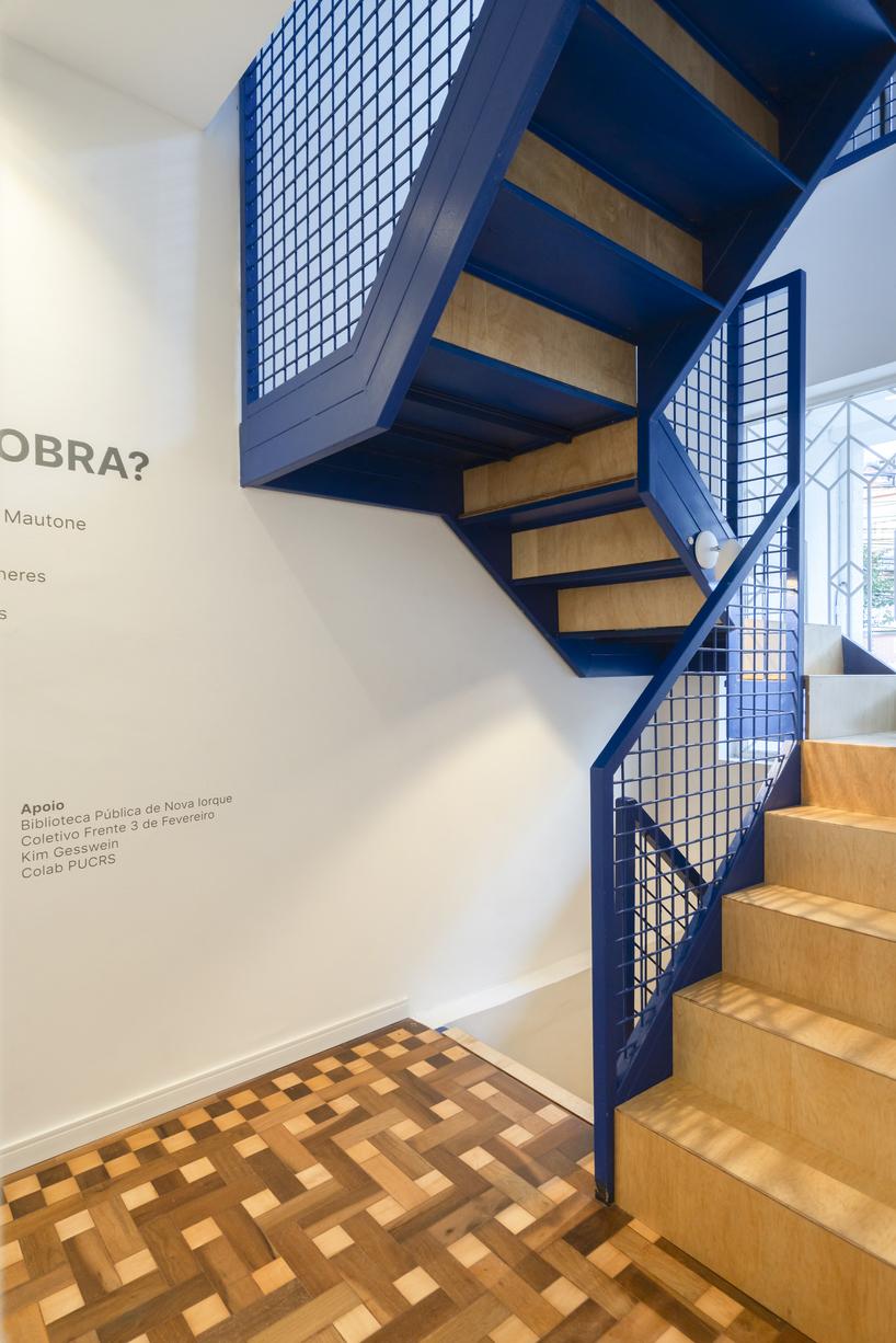 exposed brick and blue metal transform a 1930s brazilian house into a cultural art hub - 7