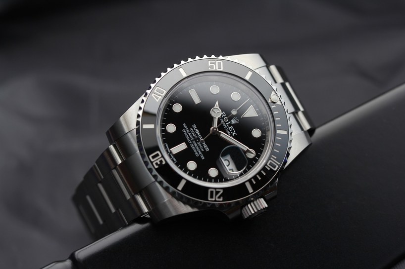 helvetus uses FKM rubber to rethink integrated luxury watch strap - 1