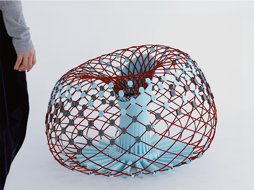 hand woven nitinol sofa repeatedly flat packs and self deploys in a single motion 1