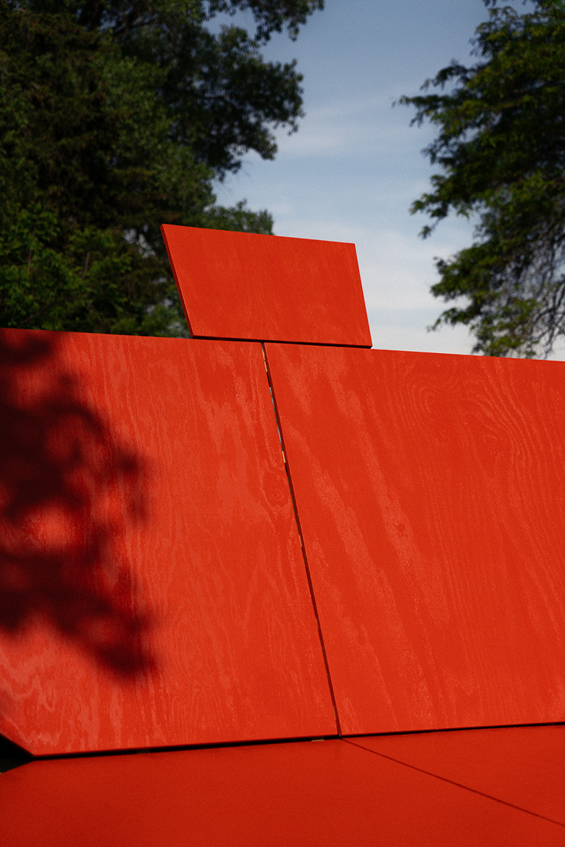 six disassembled facade fragments turn into playable open-ended stage in lake forest - 11