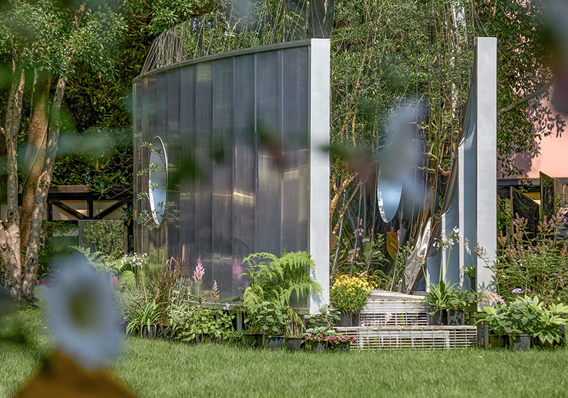 curved mirrored steel walls multiply one tree into forest at infinite grove pavilion in shanghai - 2