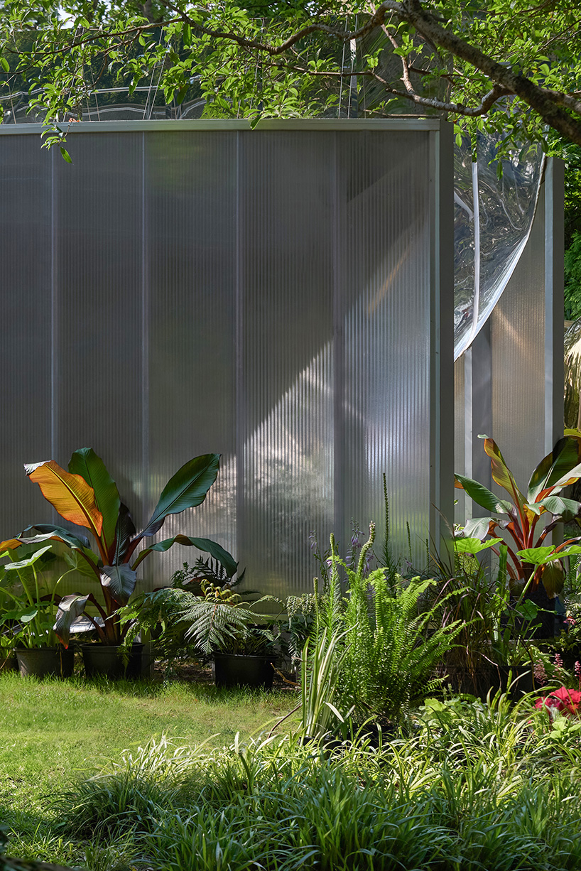curved mirrored steel walls multiply one tree into forest at infinite grove pavilion in shanghai - 6