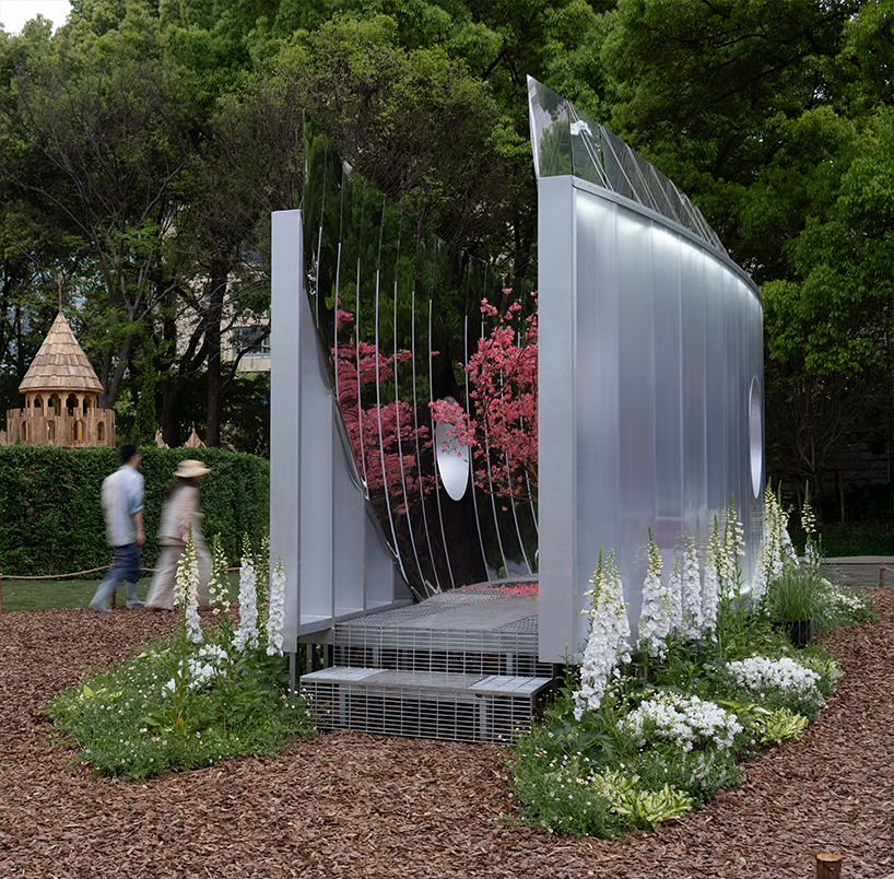 curved mirrored steel walls multiply one tree into forest at infinite grove pavilion in shanghai - 7