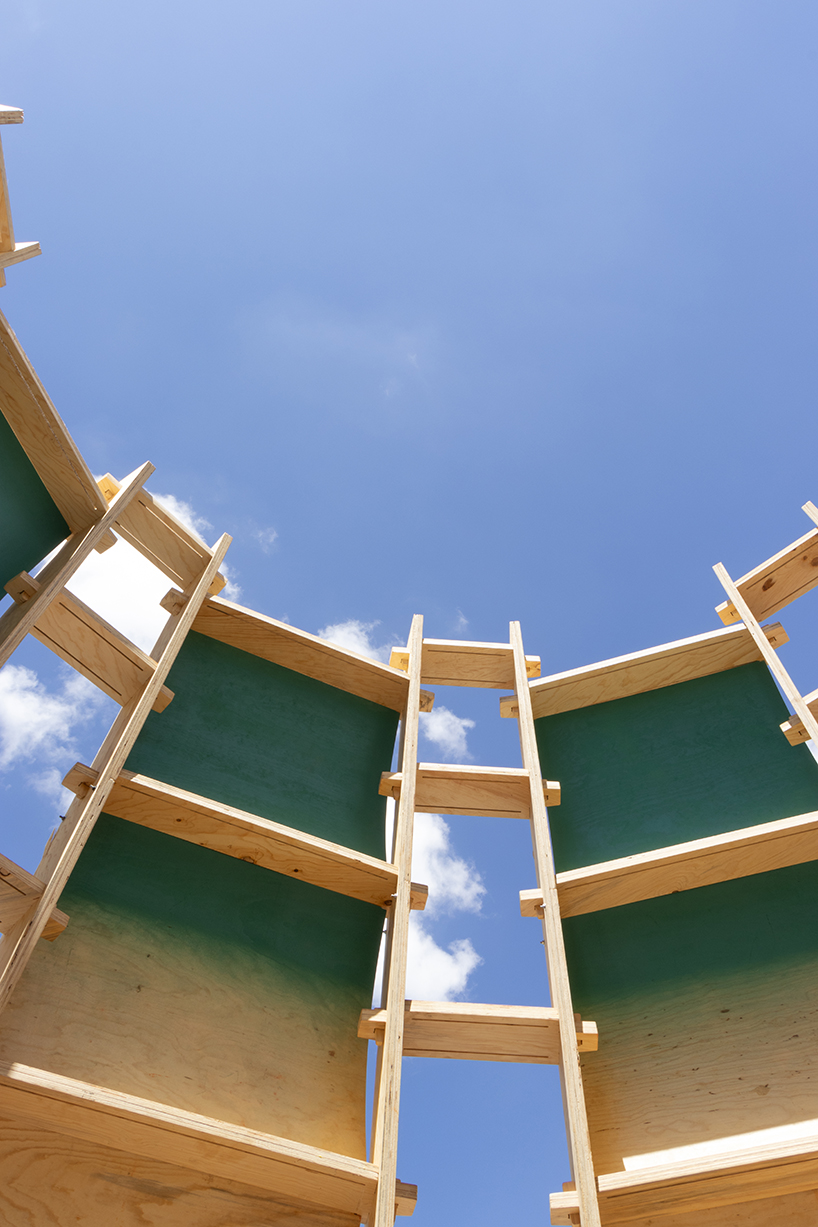 digitally fabricated plywood pavilion creates shaded curved refuge in chihuahua - 5