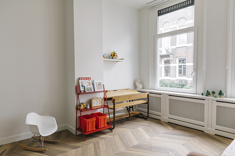 mirrors, ribbed glass, and light boxes open up a narrow amsterdam townhouse - 6