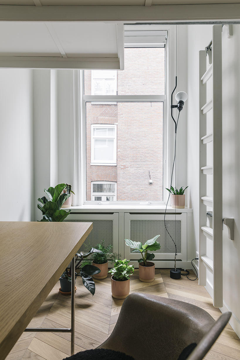 mirrors, ribbed glass, and light boxes open up a narrow amsterdam townhouse - 7