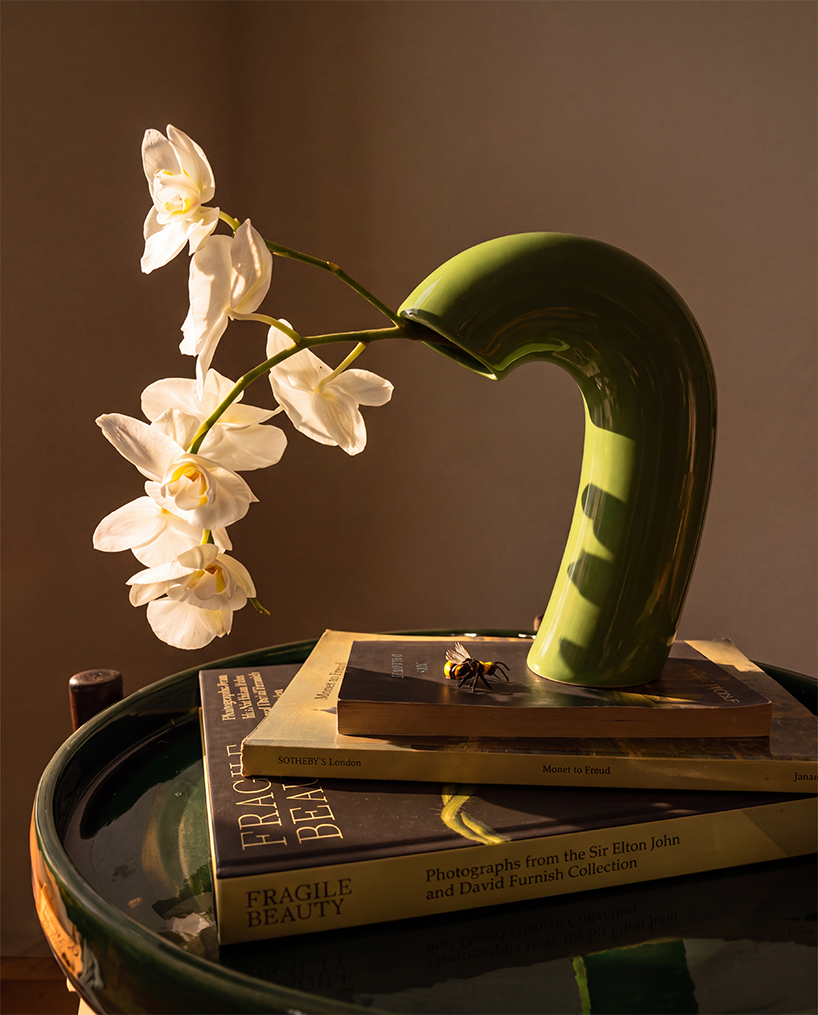 vita vase by houbi follows the full arc of a flowers life even as petals fall 10