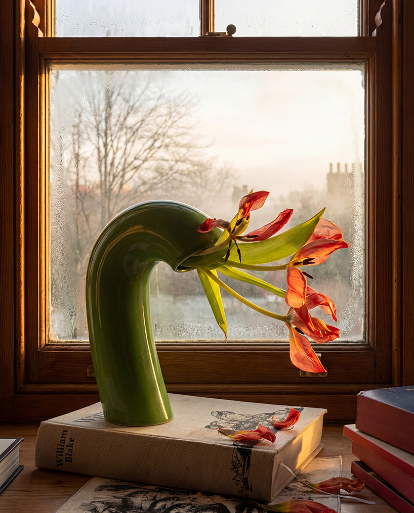 vita vase by houbi follows the full arc of a flowers life even as petals fall 12
