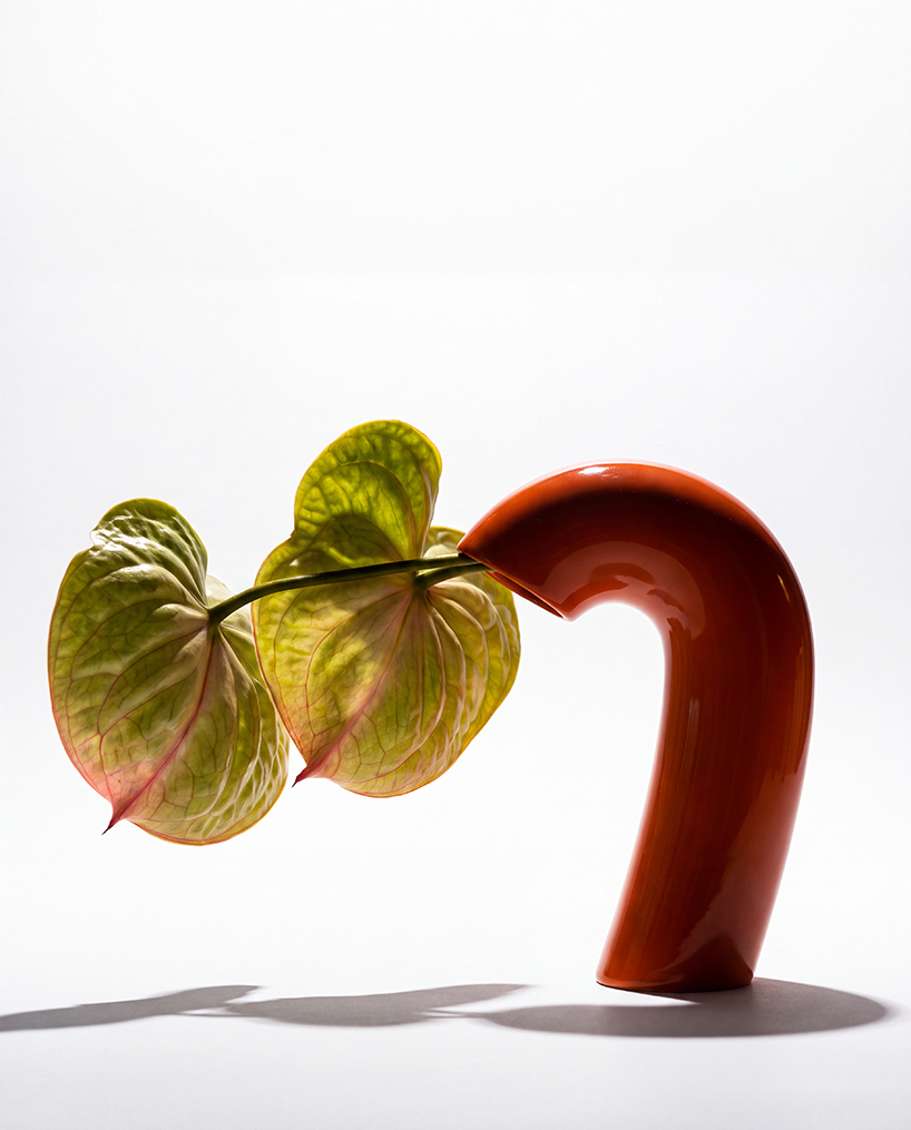 vita vase by houbi follows the full arc of a flowers life even as petals fall 6