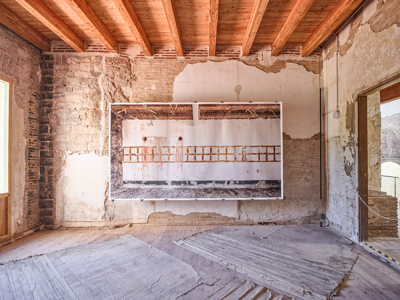 atlas re-edificatoria exhibition connects renovation photography with catalan art - 4