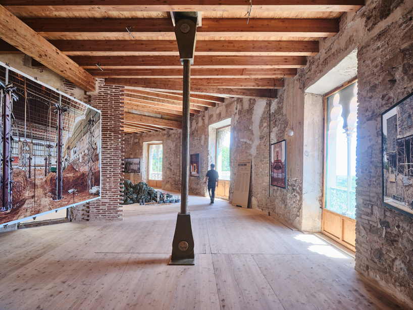 atlas re-edificatoria exhibition connects renovation photography with catalan art - 6