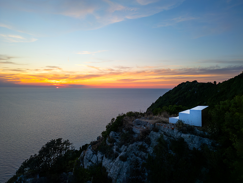 dimitris kontodimos builds a collective throne at the western edge of greece 3