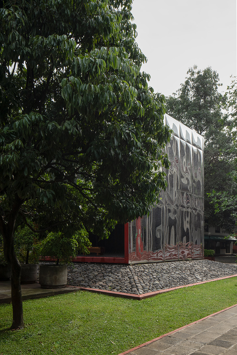 mirrored acrylic skin dissolves cube pavilion into its surroundings in mexico - 6