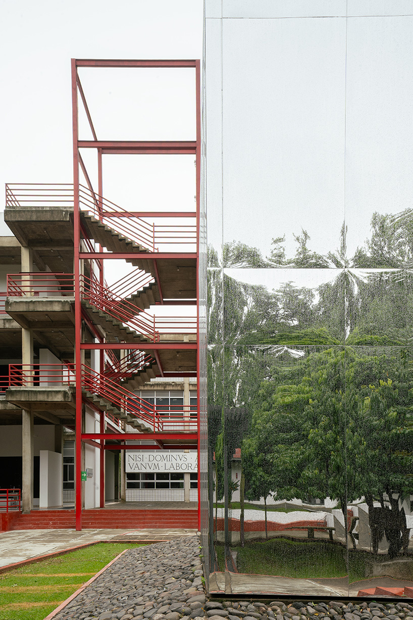 mirrored acrylic skin dissolves cube pavilion into its surroundings in mexico - 4