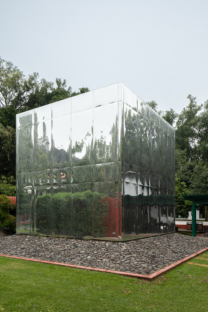 sfumato dissolves the boundaries between architecture and its surroundings 8