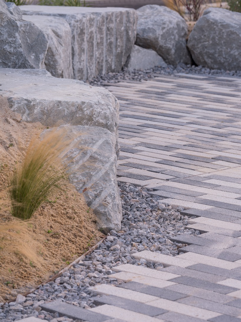 dune-inspired promenade brings sand and vegetation into comillas’ waterfront - 7