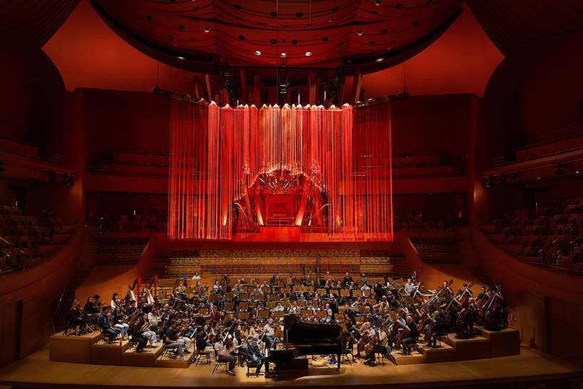 color-shifting light sculpture suspends above orchestra at walt disney concert hall - 1