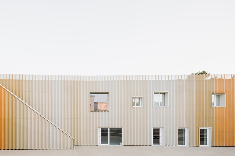 sardinian school wraps in perforated aluminum facade to enclose flexible agorà - 4