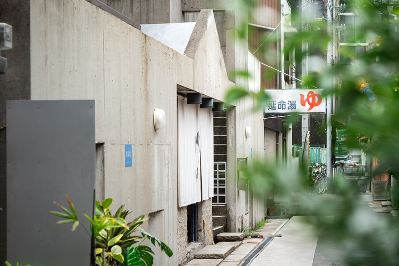 renewed 1983 bathhouse in japan preserves tilework and curved interiors - 1