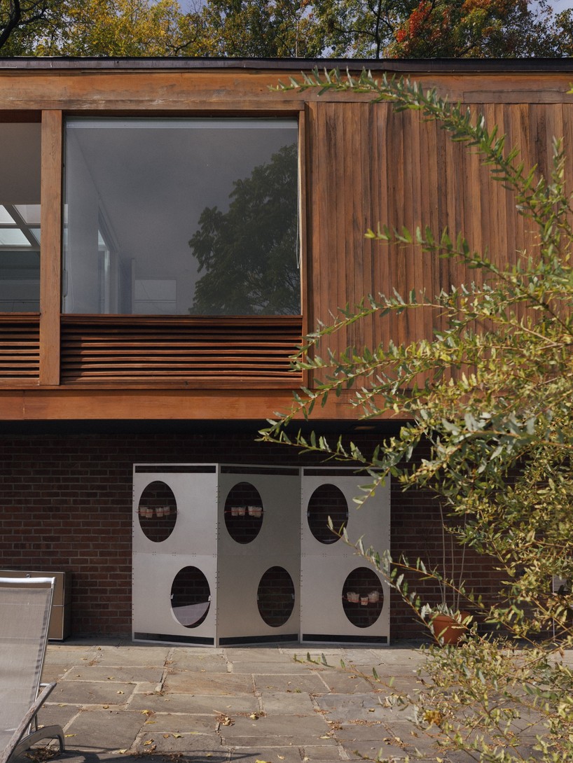 edible sculptures and snap-button metal armatures activate philip johnson's wolfhouse in NY - 6