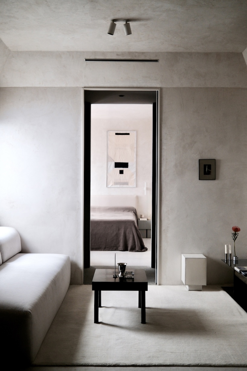 granite, plaster, and steel define oroco studio’s 40-sqm apartment renovation in madrid - 1