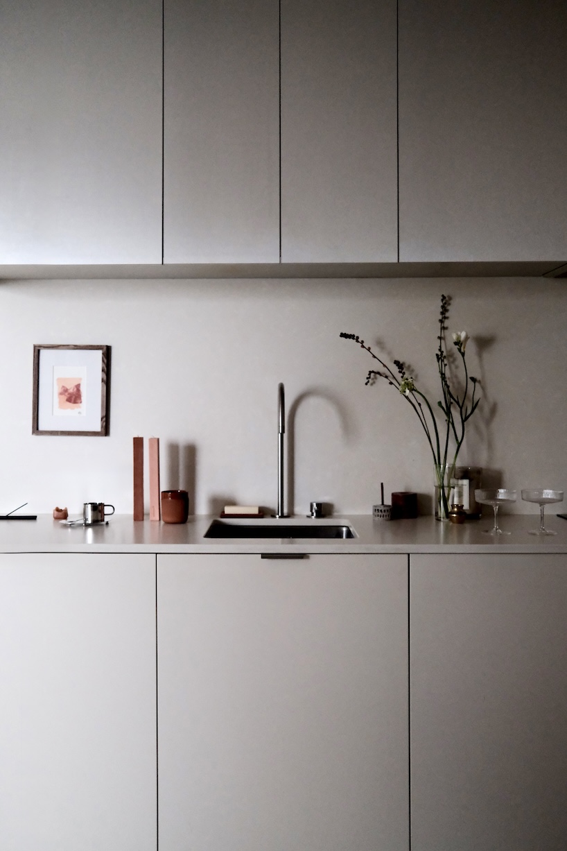 granite, plaster, and steel define oroco studio’s 40-sqm apartment renovation in madrid - 4
