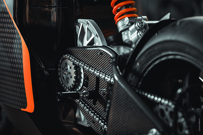 the mighty machines launches a tailored road suit for sarolea’s electric superbike