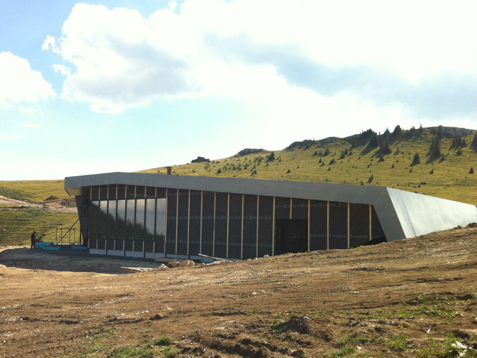 3LHD architects: restaurant vidikovac at ski center radusa