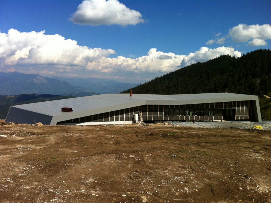 3LHD architects: restaurant vidikovac at ski center radusa