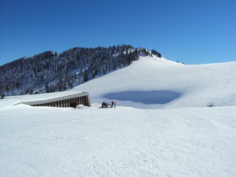 3LHD architects: restaurant vidikovac at ski center radusa