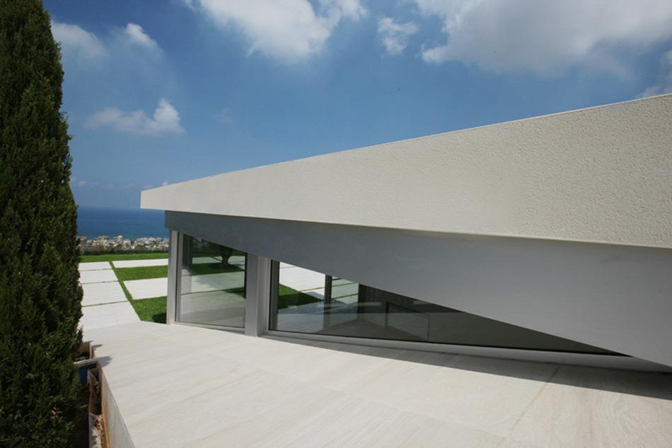 accent DG jiyeh villa designboom