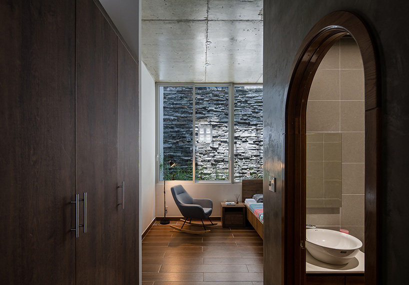 arches-round-openings-blank-spaces-ad9-architects-vietnamese-house-designboom-8