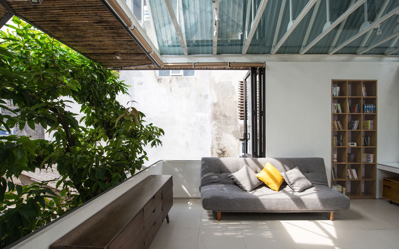 adstudio-stacking-roof-house-vietnam-designboom-19