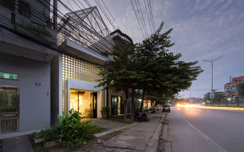 adstudio-stacking-roof-house-vietnam-designboom-27
