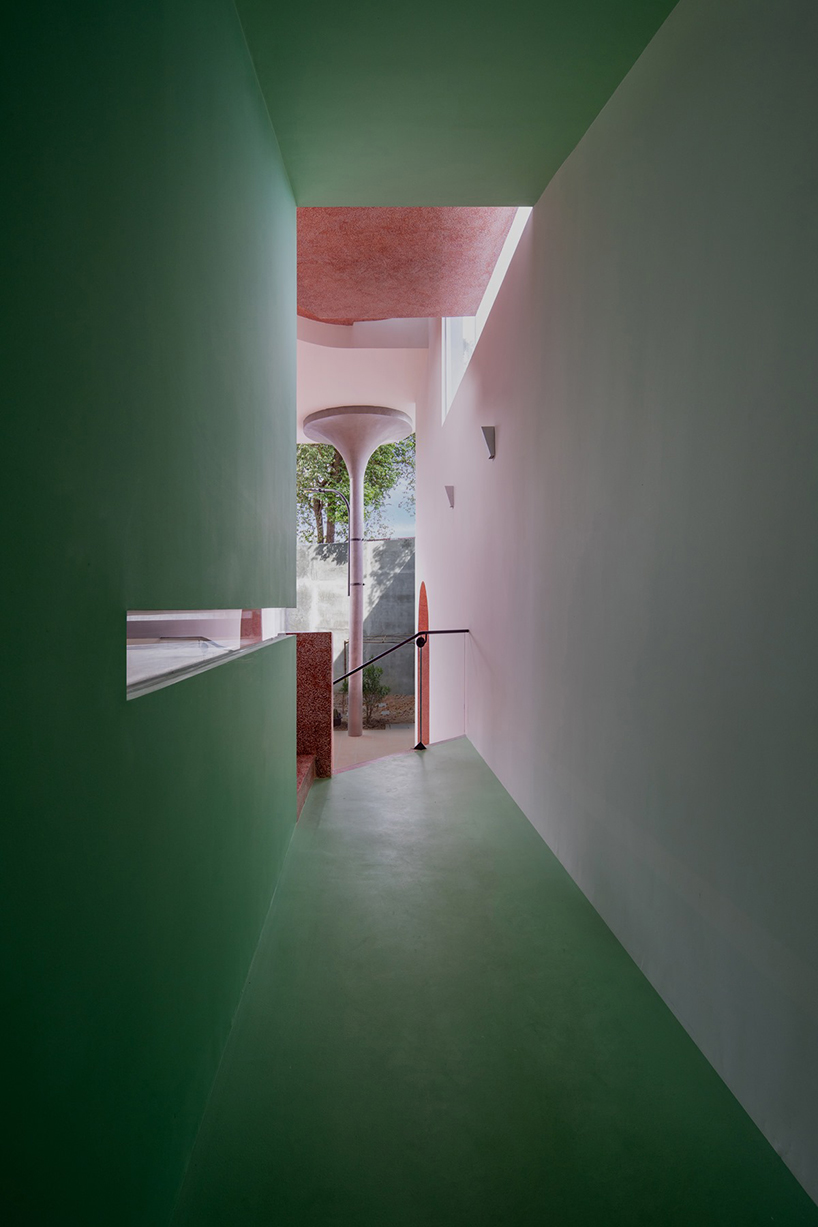 adstudio-residence-vietnam-pink-staircase-designboom-e