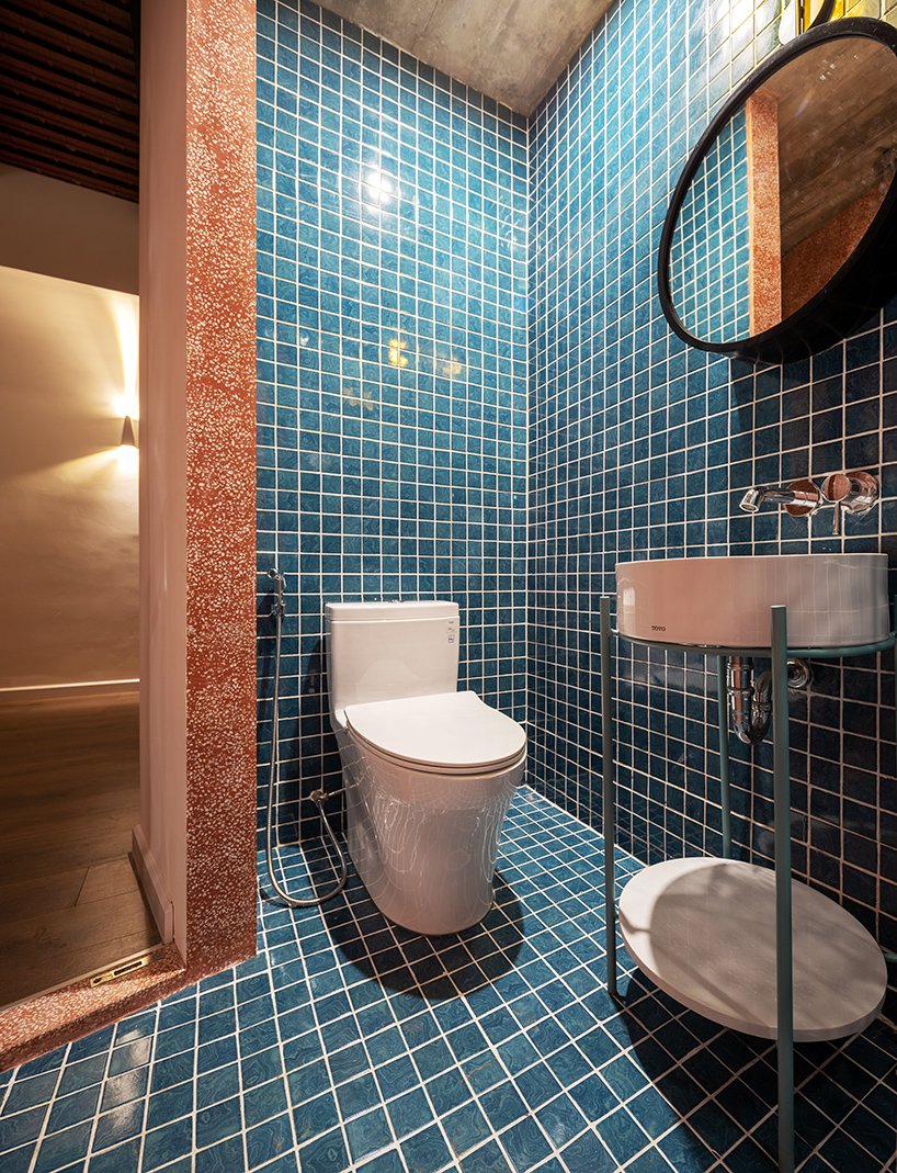 adstudio-residence-vietnam-terracotta-staircase-designboom-m