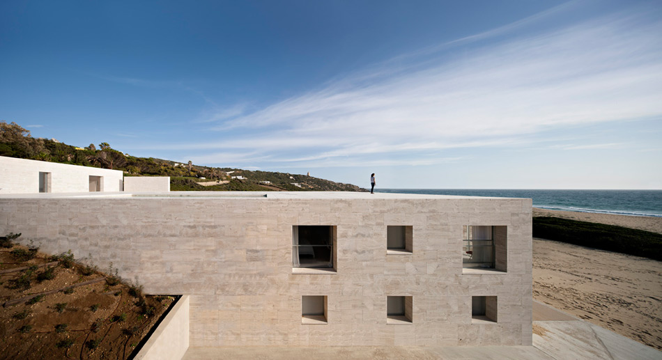 alberto campo baeza house of the infinite designboom