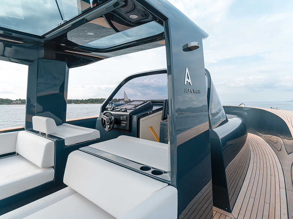 alen-yacht-alen-55-designboom-gallery06