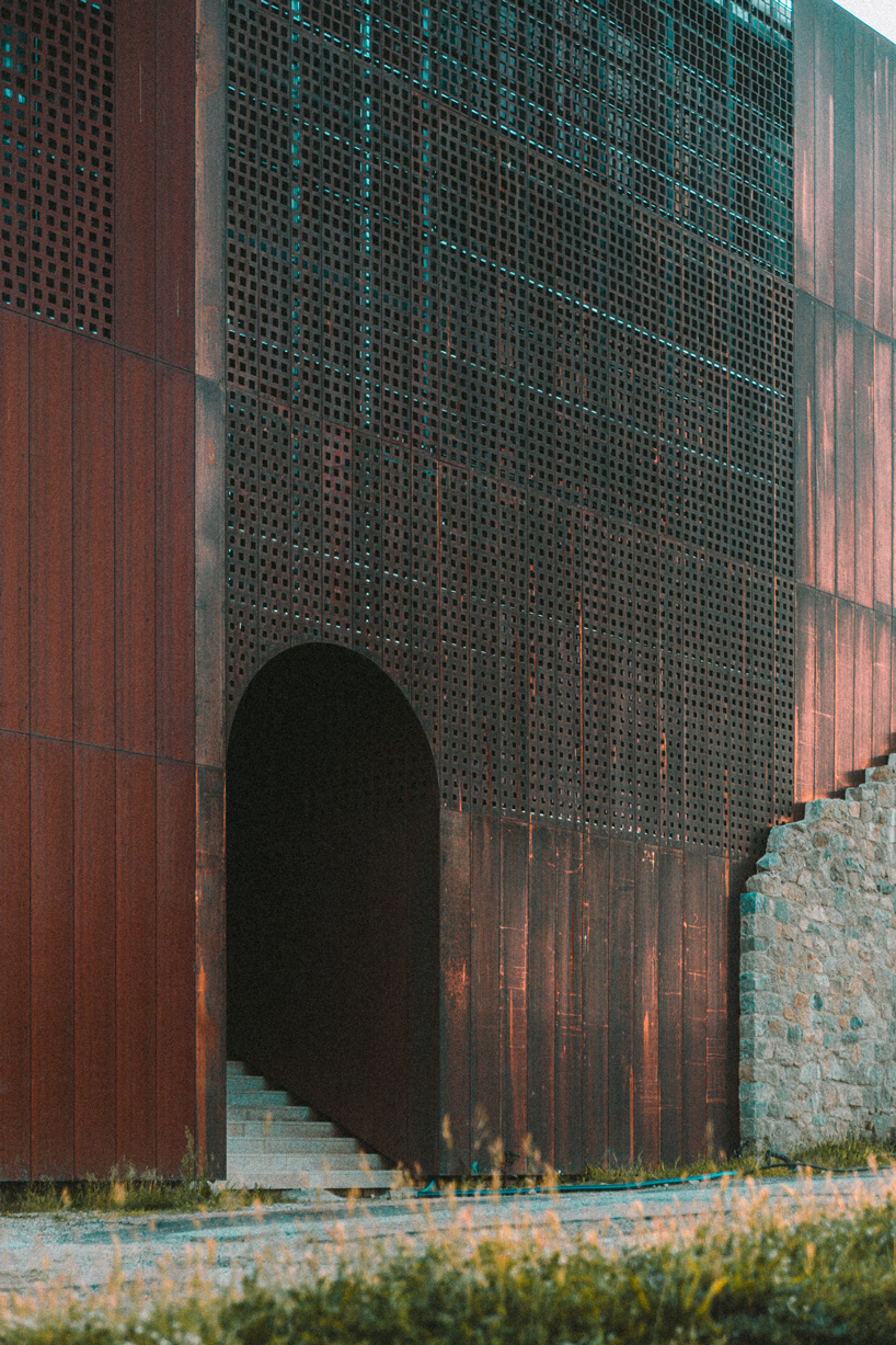 amelia-tavella-copper-clad-extension-convent-corsica-designboom-22