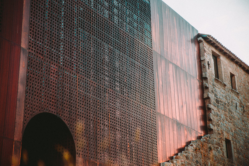 amelia-tavella-copper-clad-extension-convent-corsica-designboom-23