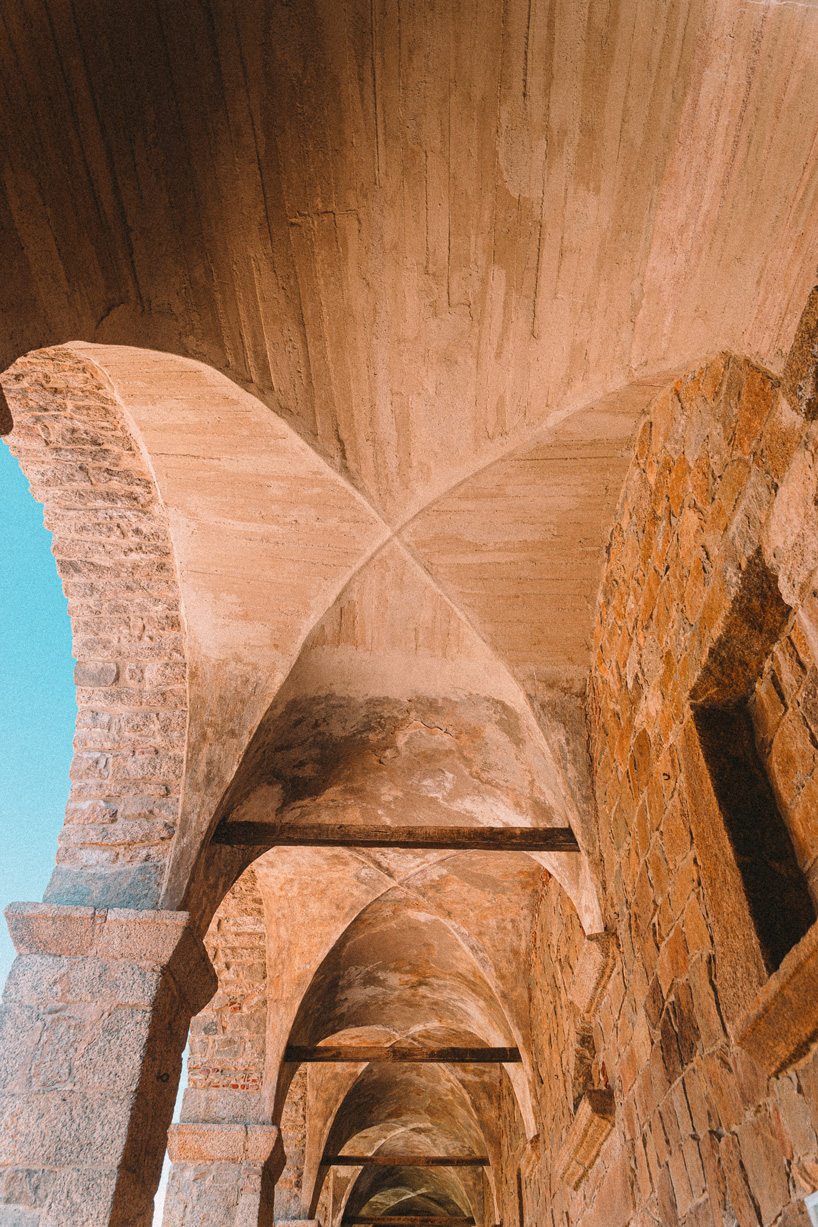 amelia-tavella-copper-clad-extension-convent-corsica-designboom-26