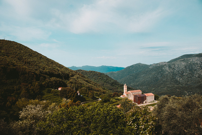 amelia-tavella-copper-clad-extension-convent-corsica-designboom-33