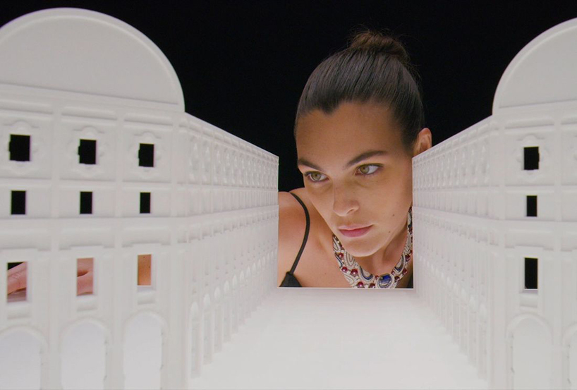 amo-lights-up-emblematic-milanese-gallerie-bulgari-fine-jewelry-show-designboom-17