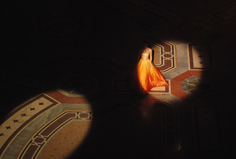 amo-lights-up-emblematic-milanese-gallerie-bulgari-fine-jewelry-show-designboom-8