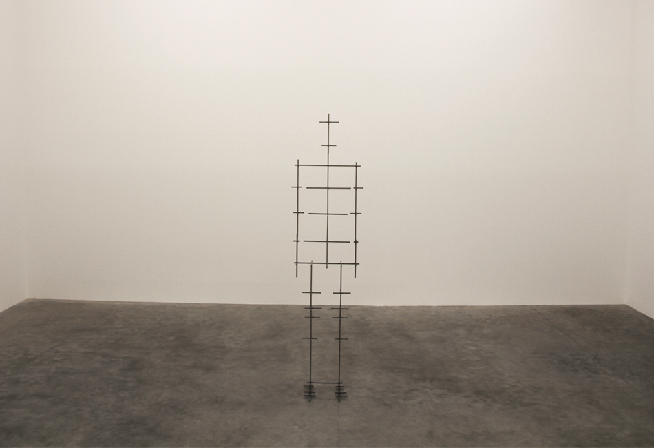 antony-gormley-fit-sculptures-white-cube-designboomg02